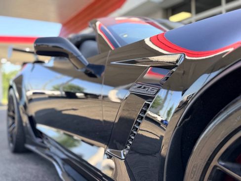 Used 2016 Chevrolet Corvette Z06 w/ 3LZ Preferred Equipment Group RWD image 23