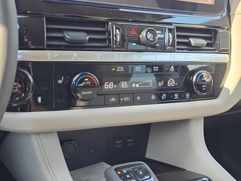 New 2026 Nissan Pathfinder SL image 27