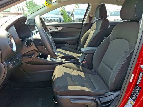 Used 2022 Kia Forte LXS w/ LXS Technology Package FWD image 13