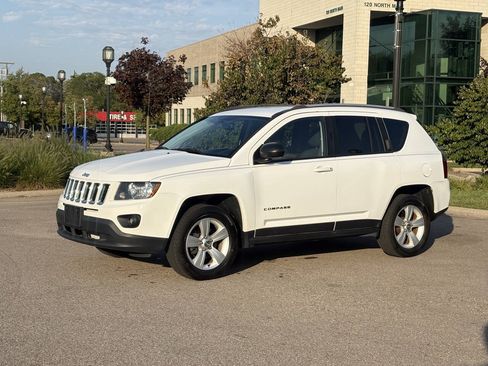 Used 2017 Jeep Compass Sport w/ Power Value Group AWD/4WD image 2