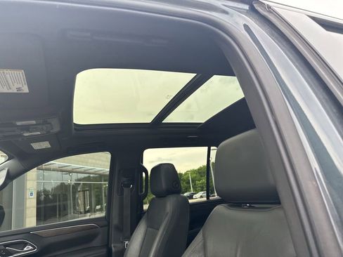 Used 2021 Chevrolet Tahoe Z71 w/ Luxury Package AWD/4WD image 8