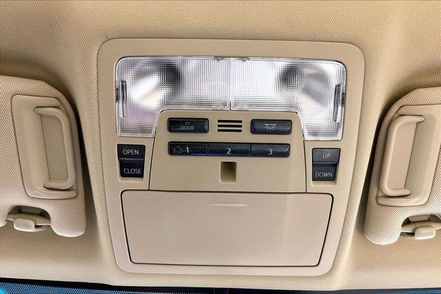 Used 2017 Toyota Camry XLE w/ Moonroof Package FWD image 35