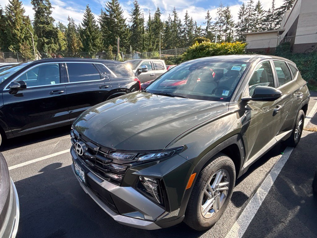 Used 2025 Hyundai Tucson SE AWD/4WD image 1