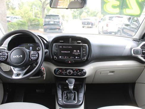 Used 2023 Kia Soul LX FWD image 22
