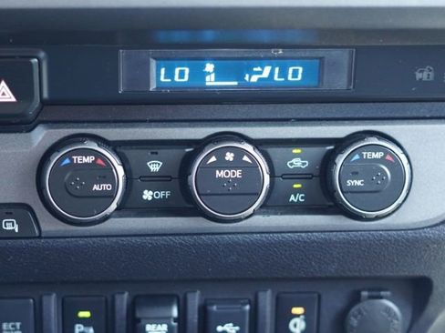 Used 2021 Toyota Tacoma TRD Sport w/ Technology Package AWD/4WD image 33