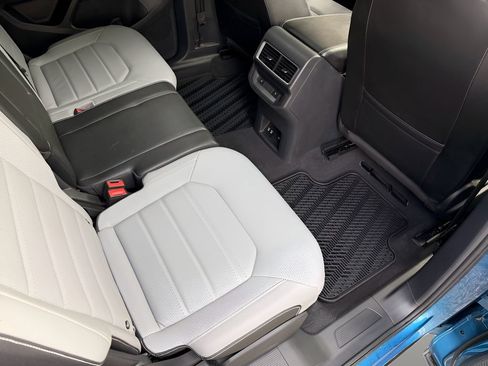 Used 2024 Volkswagen Atlas Cross Sport SEL R-Line image 21