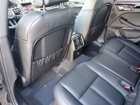 Used 2025 Porsche Macan image 20