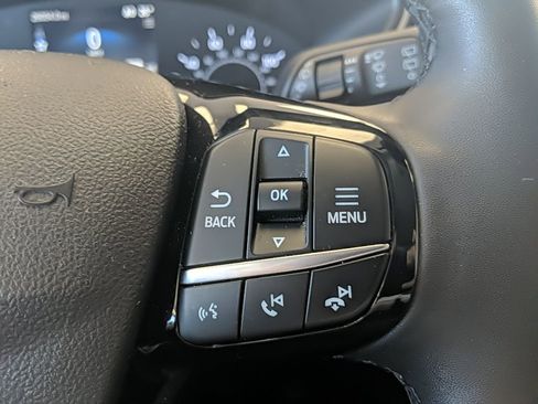 Used 2022 Ford Escape SE w/ SE Sport Appearance Package image 18