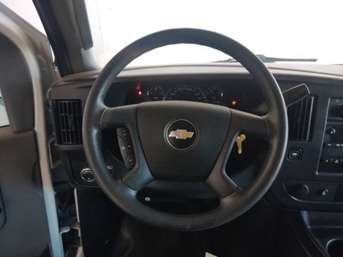 Used 2018 Chevrolet Express 3500 w/ Driver Convenience Package RWD image 20