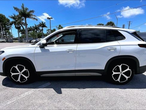 Certified 2026 Volkswagen Tiguan SE w/ Panoramic Sunroof Package FWD image 8