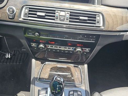 Used 2015 BMW 750i RWD image 17