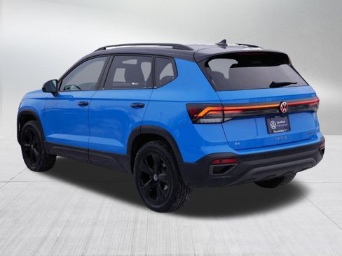 Certified 2025 Volkswagen Taos SE AWD/4WD image 5