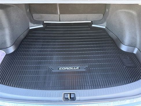 Used 2021 Toyota Corolla LE image 16