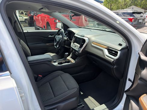 Used 2018 GMC Acadia SLE FWD image 13