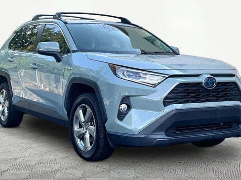 Used 2021 Toyota RAV4 XLE Premium AWD/4WD image 3