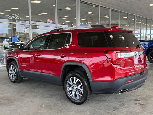Used 2023 GMC Acadia SLT AWD/4WD image 3