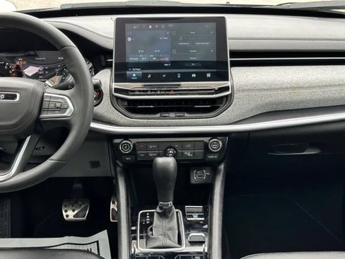 Used 2024 Jeep Compass Latitude w/ Sun and Sound Group AWD/4WD image 16