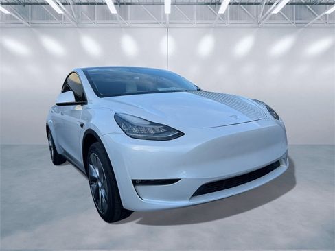 Used 2021 Tesla Model Y 2WD image 14