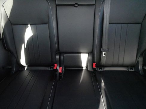 Used 2023 Volkswagen Tiguan SE R-Line image 14