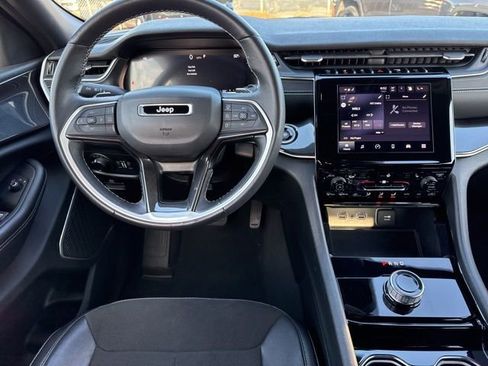 Used 2022 Jeep Grand Cherokee Altitude image 24