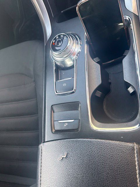 Used 2017 Ford Fusion SE w/ Fusion SE Technology Package FWD image 12