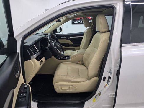 Used 2015 Toyota Highlander XLE FWD image 9
