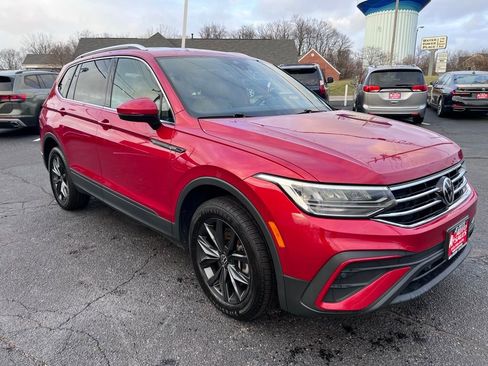 Used 2022 Volkswagen Tiguan SE image 3