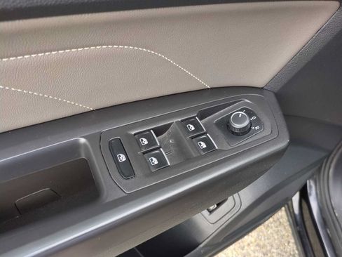 Used 2023 Volkswagen Atlas SE w/ Panoramic Sunroof Package FWD image 22