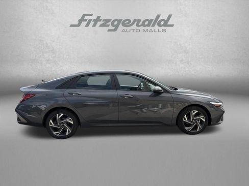 Used 2025 Hyundai Elantra SEL FWD image 5
