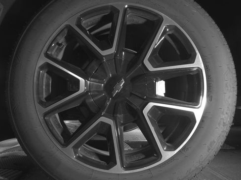 Used 2025 Nissan Versa SV FWD image 14