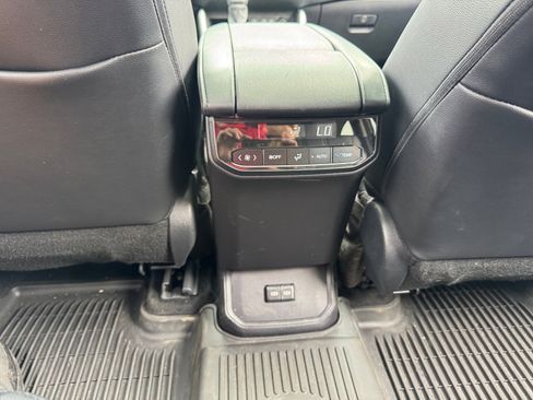 Certified 2025 Toyota Highlander XLE AWD/4WD image 33
