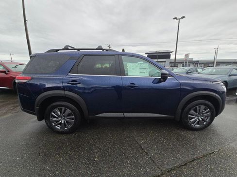 New 2025 Nissan Pathfinder SV w/ SV Premium Package image 2