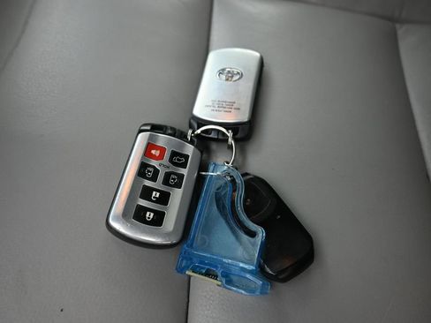 Used 2016 Toyota Sienna XLE FWD image 65