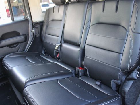 Used 2022 Jeep Wrangler Unlimited Sahara image 18