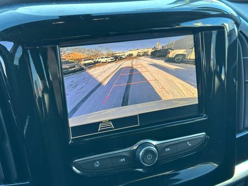 Used 2021 Chevrolet Traverse LS image 28