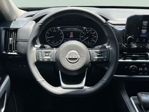 Used 2025 Nissan Pathfinder SL FWD image 19