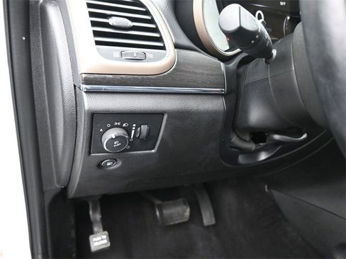 Used 2017 Jeep Grand Cherokee Limited image 26