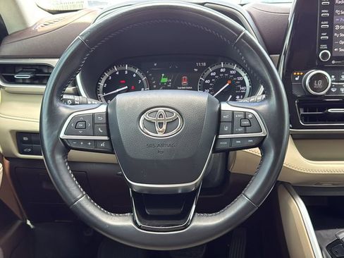 Used 2021 Toyota Highlander XLE image 20