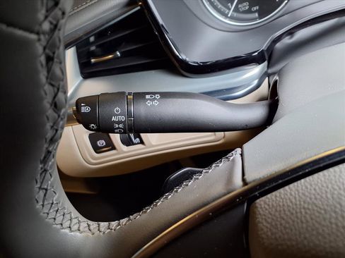 Certified 2025 Cadillac XT5 Premium Luxury image 7