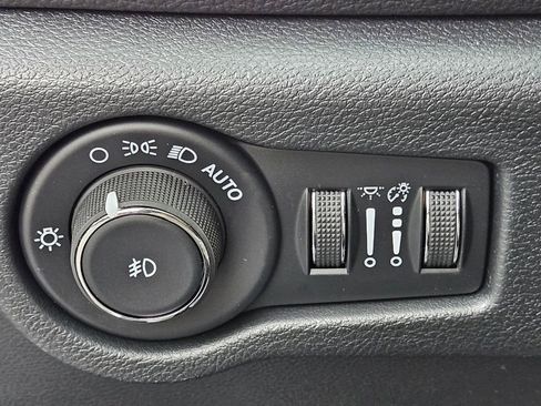 New 2026 Chrysler Pacifica Select image 24