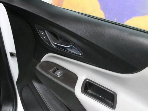 Used 2022 Chevrolet Equinox LS image 10