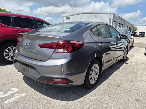 Used 2019 Hyundai Elantra SE w/ Cargo Package FWD image 4