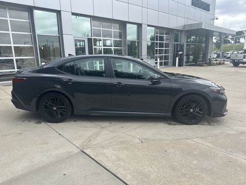 Used 2025 Toyota Camry SE w/ Convenience Package FWD image 10