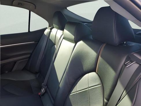 Used 2019 Toyota Camry XLE FWD image 5