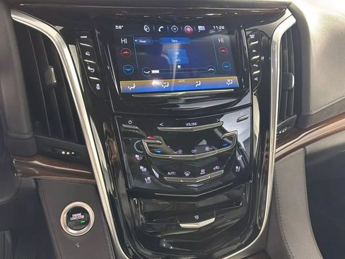 Used 2020 Cadillac Escalade Premium Luxury w/ LPO, Radiant Package AWD/4WD image 24
