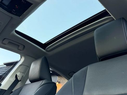 Used 2022 Lexus ES 350 w/ Premium Package image 10