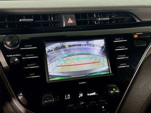 Used 2020 Toyota Camry SE image 19