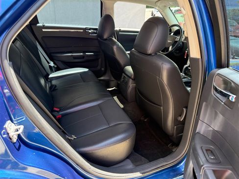 Used 2010 Chrysler 300 Touring RWD image 5