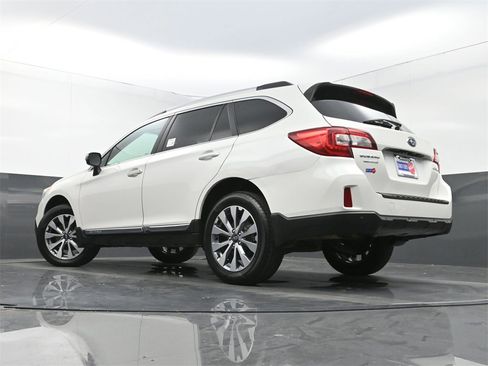 Used 2017 Subaru Outback 2.5i Touring image 29