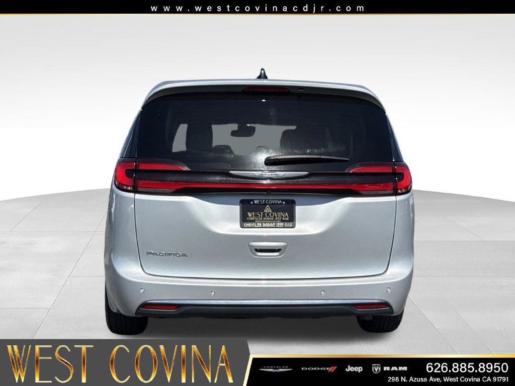 Used 2024 Chrysler Pacifica Touring-L FWD image 9